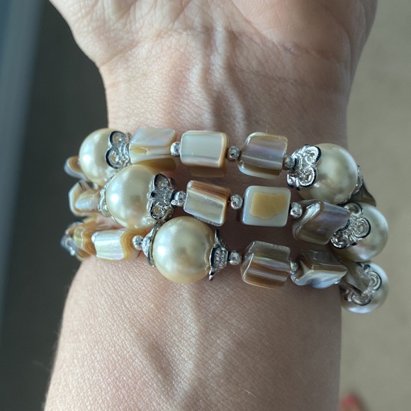 Pearl beaded bracelet - Picture 2 of 4
